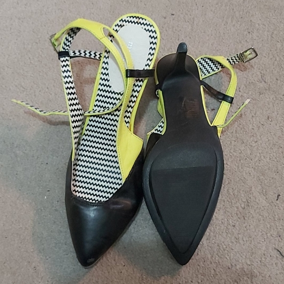 Heels - Picture 3 of 3